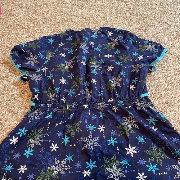 Scrub basic small scrub top - Picture 2 of 3